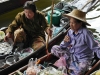 Zwei Marktfrauen am Floating Market von Damnoen Saduak