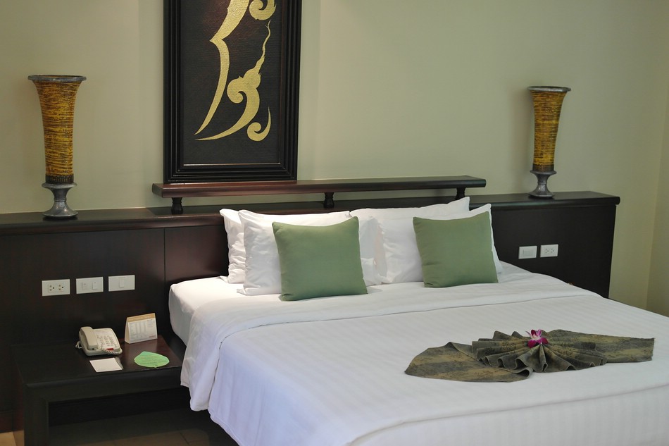 Schlafzimmer (Pool Villa) im Mövenpick Phuket Resort Karon Beach