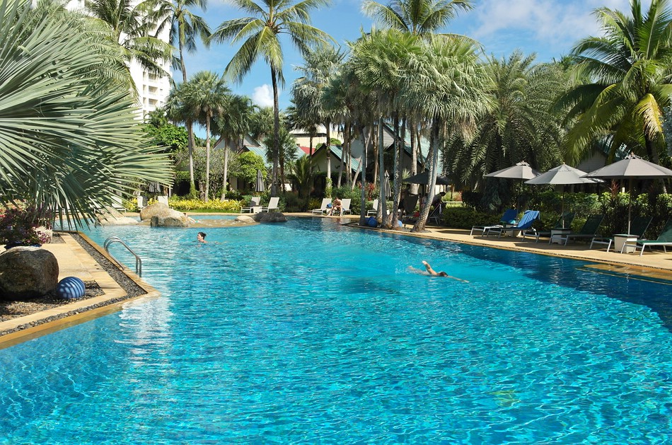 Pool im Moevenpick Resort Karon Beach Phuket