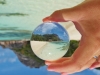 Foto-Spielereien mit einer Glaskugel auf La Digue
