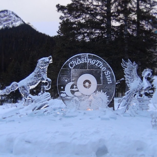 Eis-Skulptur Chasing the Sun