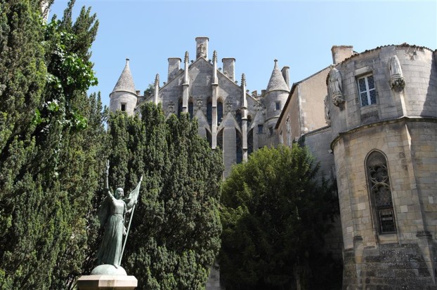 Die spätromanische Kirche Poitiers: Notre-Dame-la-Grande