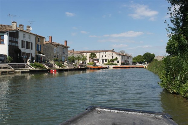 Kanal von Marais Poitevin bei Coulon