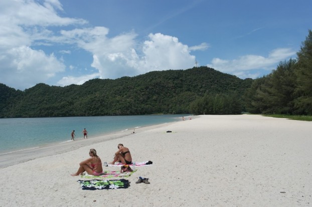 Idyllisches Strandleben am Tanjung Rhu / Insel Langkawi