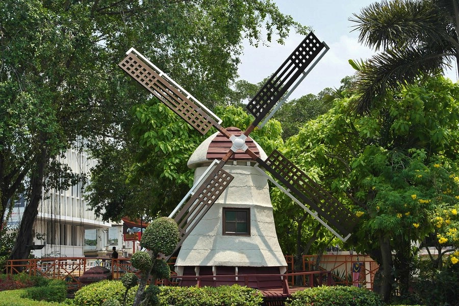 Holländische Windmühle mitten in Malakka
