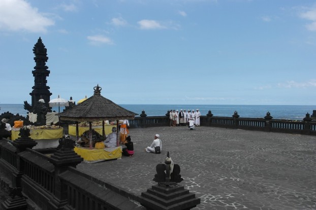 Nicht nur bei Hindus ein Erinnerungsfoto wert: der Pura Tanah Lot Bali