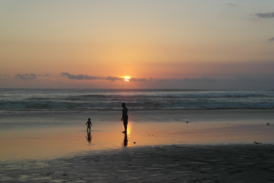 Sunset Seminyak: Sonnenuntergang am Strand auf Bali