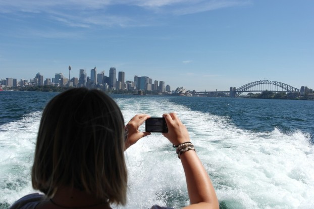 Blick von der Fähre auf die Skyline von Sydney