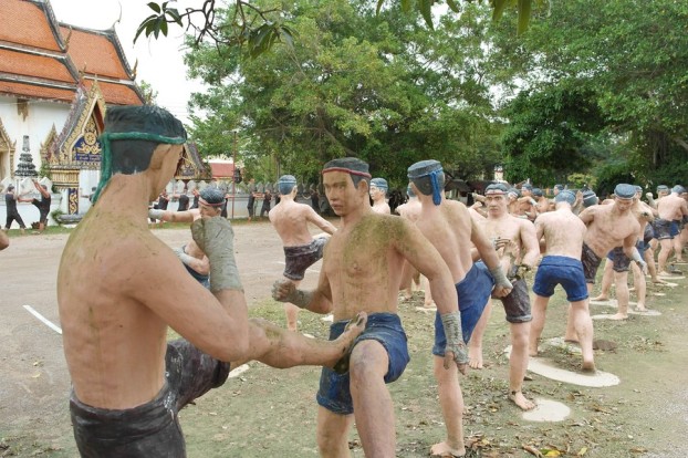 Thailändische Kampfkunst gibt es zumindest anhand hunderter Figuren zu sehen