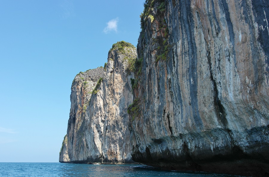 Beeindruckend: Die Gesteinsformationen um Ko Phi Phi