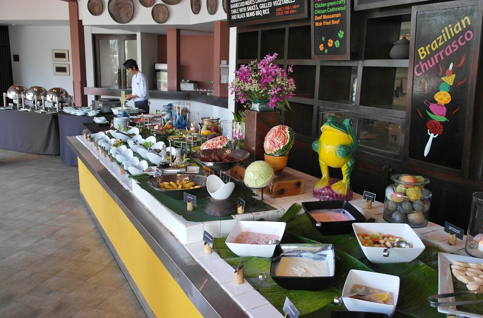 Breakfast deluxe: Nur ein kleiner Ausschnitt des Buffets im Mövenpick Resort Karon Beach