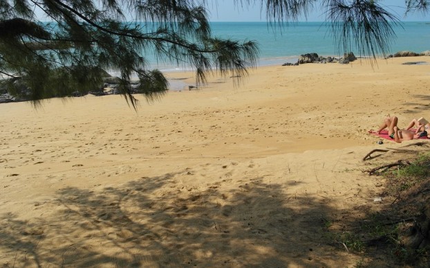 Goldgelbe Schönheit: Der Strand vor dem Sensimar Resort Khao Lak