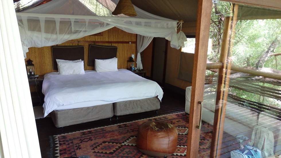 Tented suite at Madikwe: Thakadu River Camp Safari Lodge“ class=