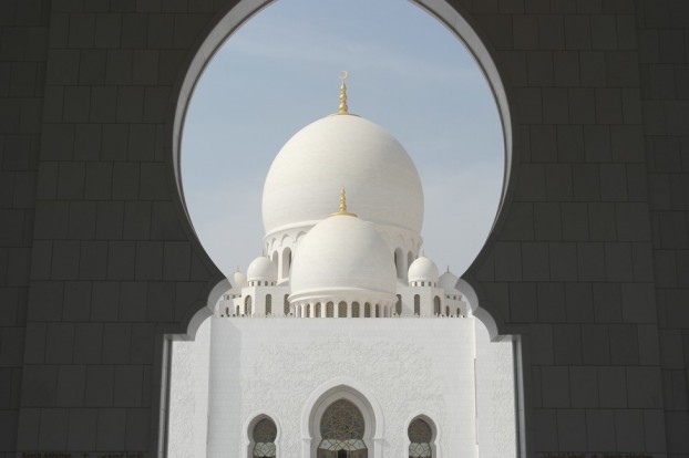 Wie ein Blick durchs Schlüsselloch: Eingang zur Scheich Zayid Moschee Abu Dhabi