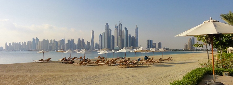 Dubais Einzigartigkeit: Skyline und Meerblick