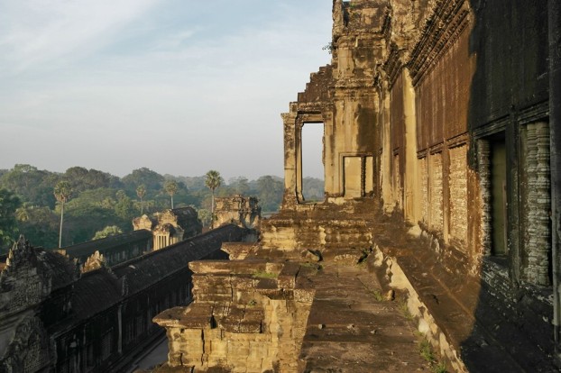 Seitenansicht vom berühmten Tempel Angkor Wat