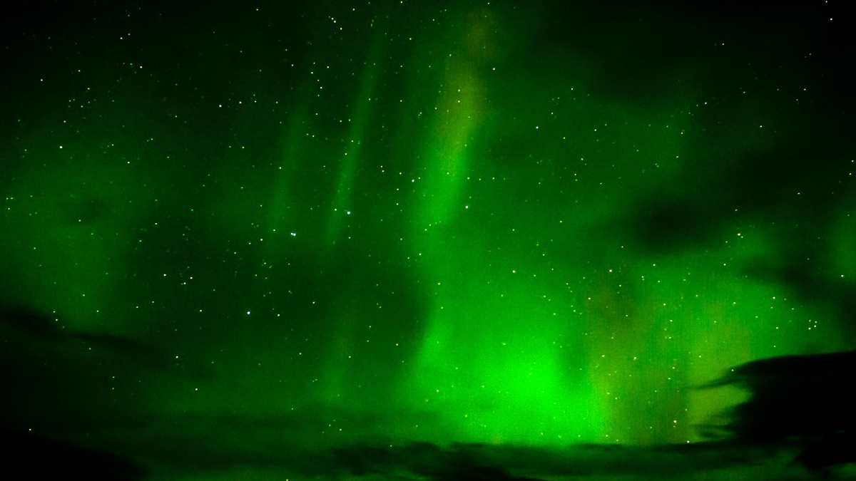 Island im Winter: Mit etwas Glück gibt es Nordlichter am Himmel zu bestaunen“  class=