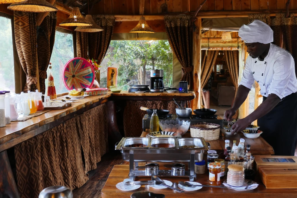 Frühstück in der Rhino Watch Lodge Kenia“class=