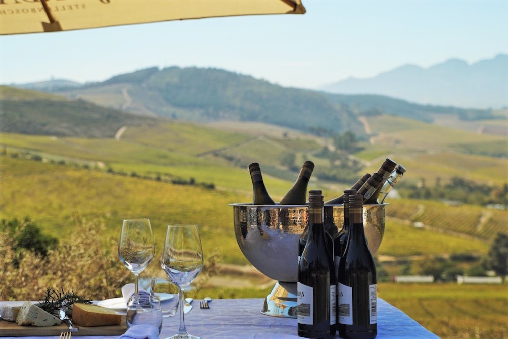 Stellenbosch Jordan Wines“/></a></p>
<h3>#06 Gourmet-Lunch über den Dächern von Stellenbosch</h3>
<p>In den nordöstlichen Ausläufern von Stellenbosch versteckt sich mit dem Waterkloof Weingut ein echtes Juwel, das in jüngster Zeit mit unglaublichen Erfolgen von sich Reden macht. Das <a href=