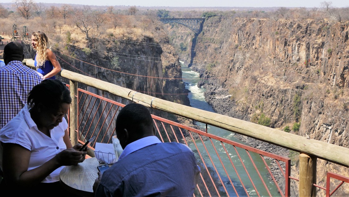 lookout-cafe-victoria-falls“ class=
